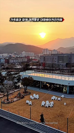 저장,공유))🌸 통도사 매화 찍고 → 통도암소갈비로 든든히 배 채운 후 → 바로 옆 순지카페에서 힐링하세요! 🌿 제가 순지카페 단골인 이유~!! 통도사 IC 1분, 통도사 정문 3분 거리 가족 단위로 오기 좋은 넓은 실내와 정원 1만 평 초대형 부지, 제과기능장 베이커리 & 수제 젤라또 반려동물 동반 가능 (전용 공간 마련) 넓은 주차 공간 (관광버스 주차 가능) 😋 두바이 제품들 너무 많아서 즐거운 고민 특히 두바이 젤라또와 두바이 소금빵 추천! 📍 순지카페 위치 경남 양산시 하북면 양산대로 2648, 3동 1~2층 ⏰ 10:00 ~ 21:00 (설날 영업) 연중무휴 📍 통도암소갈비 경남 양산시 하북면 양산대로 2648, 1동 1~2층 ⏰ 11:00 ~ 21:00 휴무 및 브레이크타임은 매장 공지 참고 필수! #순지카페 #양산카페 #통도사 #양산카페추천 #통도사카페