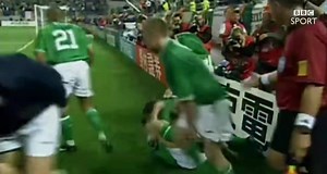 On of the most memorable pieces of commentary from the legendary John Motson 🇮🇪⚽️🎙 Iconic football commentator John Motson has passed away, aged 77. The voice so synonymous with many a great goal over his 50 year illustrious career. Thoughts are with his family & friends. RIP. #JohnMotson #BBCSport #CSXSports #England #Commentator #SportsMedia #Ireland #Irish #JapanKorea2002 #WorldCup #RobbieKeane #NiallQuinn | Tenchu Sports