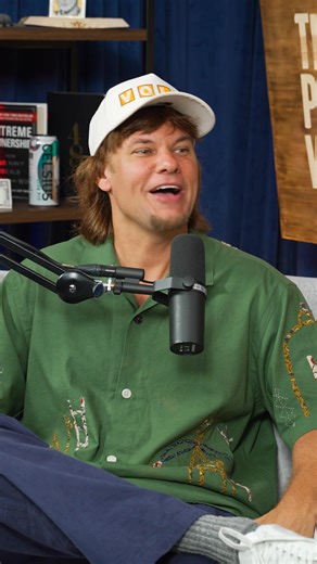 Nothing like the parade Lainey Wilson | Theo Von