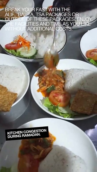 No offense, we’re just sharing how busy our kitchen is during Ramadan, hehehe. To secure your spot, make a reservation now ☎️ 62 896-6724-6745! #aruscoffee #ramadhan #madiun24jam #madiunkuliner #ngopidimadiun