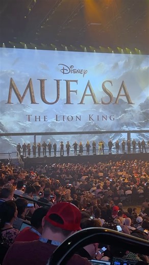 #Mufusa kicks off with a 'Circle Of Life' performance. | MOVIECLIPS