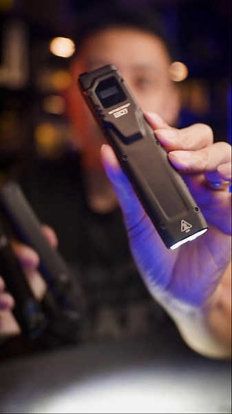 It’s time for the ultimate showdown! We have the Nitecore EDC27, Olight Arkfield, and Streamlight Wedge. All three lights put out around 1000 lumens and have great pocket clips on the back. Who are these lights for and which should you get? Comment and let us know which one wins! #nitecore #edc27 #olight #arkfield #streamlight #wedge #showdown #thousandlumens #pocketclipdesigns #comparison