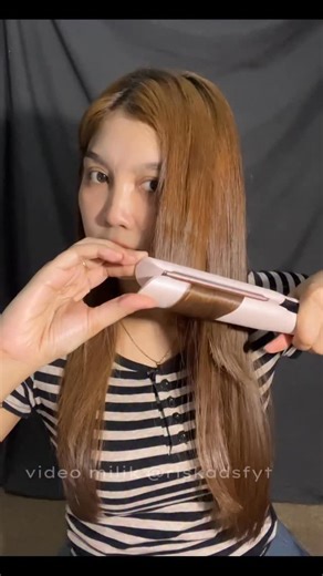Riska D. Sofiyanti on Instagram: "tutorial nyatok curly keluar ala aku 😍 aku pake catokan yg plat nya udah ada kandungan keratin jadi ga bikin rambut rusak tp malah bikin halus lembut & berkilau 🥰 spill catokan yg aku pake ➡️ https://s.shopee.co.id/2qNbgLT6P8 🛒🛍️ #reels #fypシ #hairstyle #hairtutorial #haircolor #catokanrambut"