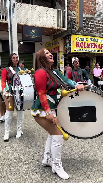 Bonitas Bombista: La Fusión de Pasión y Ritmo