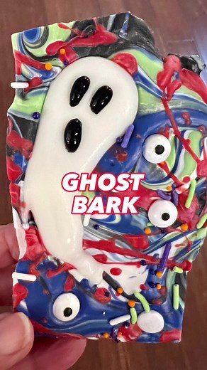 28K views · 192 reactions | GHOST BARK  #chocolatebark #chocolate #ghosts #candy #halloweenvibes #halloween #halloweentreats #halloweensnacks #kidsnacks #kidtreats #fall #seasonal #momlife #mom #mom101 #momrecipes #busymoms #busymomlife #kidssnacks #kidssnackideas #kidfriendlyfood | Easy Recipes & Lifestyle Tips | Facebook