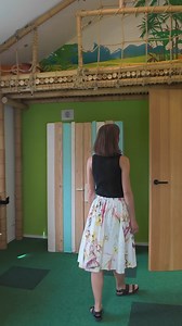 Willkommen in einem modernen und gemütlichen Einfamilienhaus, das perfekt auf die Bedürfnisse junger Familien zugeschnitten ist! Mit einem offenen Wohn-Ess-Bereich, einem einladenden Sitzfenster und einem pflegeleichten Vinyl-Boden verbindet dieses Haus Stil, Komfort und smarte Technik. Erlebe es selbst in der World of Living von WeberHaus in Rheinau-Linx! Jetzt vorbeikommen und inspirieren lassen! #WeberHaus #WorldOfLiving #Einfamilienhaus #ModerneArchitektur #Traumhaus #Hausbesichtigung #Muste