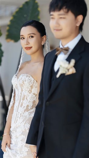 含哭量很高的婚礼🪽 在巴厘岛终于完成了她的梦想中的婚礼！ 看见几乎所有亲朋好友都哭成小泪人 #我们的走心婚礼 #不留遗憾的婚礼 #松弛感婚 | Gelly Wee Wedding Gown