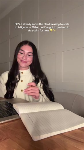 This year I built a six-figure business from my laptop with digital products… and the craziest part is, the exact same strategy is what I’m using to scale to seven figures in 2026. It doesn’t feel like guesswork anymore, I actually know what works now. I’ve got the structure, the systems, and a business that doesn’t rely on me trading hours for income. I can be out living my life and still making sales in the background… which still blows my mind, honestly🥹 I started this at 23 with no experien