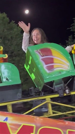 Amusement parks #funnyvideo #funny #pranks #amusementpark