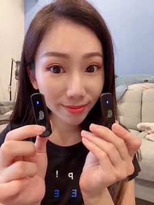 常常錄影片 拍外景 不得不說，好用的無線麥克風 真的解決太多煩惱！ 之前戴麥克風，不只身上要掛一個小機器，麥克風還要連一條線 為了藏線藏機器 每次都要費一番工夫 (尤其穿洋裝...真的不知道該藏哪😅) . 這次收到 MagiPea 美極品 無線藍牙麥克風 輕鬆一夾，隨便走到哪錄到哪！ 可以同時兩個人錄音 而且15公尺範圍內都收得到聲音🤩 點這支完整版影片，直接為大家示範我發現的新功能🤡 https://youtu.be/amPf65picTA . 現在還有搭配雙系統，可以一機兩用！� 安卓Type-C 附蘋果iOS轉接頭 (Lightning Type-C雙系統) 完整產品功能介紹👇 https://mpea.me/i6i5V #美極品 #無線藍牙麥克風 #雙麥好收音 #開箱分享 | 主播/主持人 彎彎