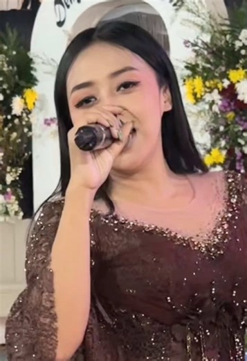 Nancy Casia Live Performance: Bar Iki Bar Iki