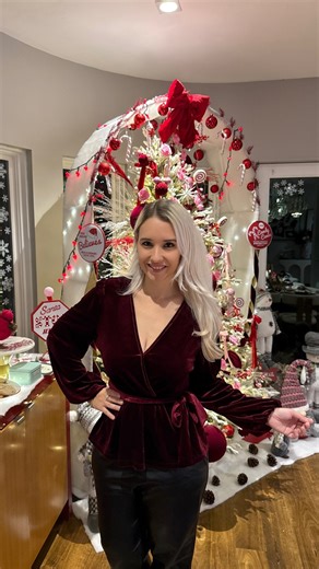 Carolina Munhóz on Instagram: "This holiday season all my looks are from @cupshe 🎄 I spend Christmas Eve, Christmas Day and will spend New Years with their gorgeous tops, sweaters, and dresses! I loved the velvet and bow trends! So cute and chic! 🥂 Esse ano todos os meus looks pra celebrar os feriados são da CupShe! Use code CAMU15 for15% off on orders over $70. https://www.cupshe.shopping/dd34b6b #cupshe"