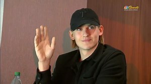 Oskar Lindblom receives standing ovation from Flyers crowd