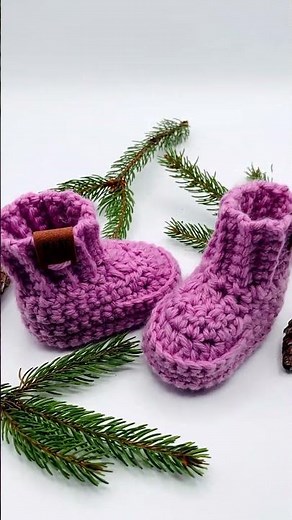 🧶 FREE Crochet Pattern - The Meadow Baby Booties #crochet #crochetpatterns