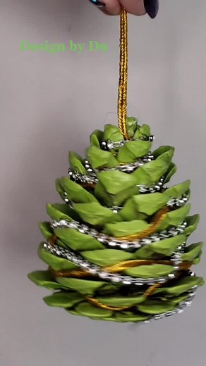 DIY Christmas Pine Cone Decoration Ideas