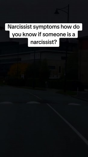Narcissist Symptoms: How to Recognize a Narcissist