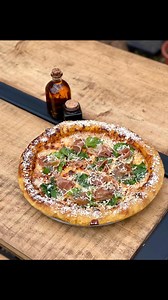 Abierto todos los días 🔥🔥 Contamos con variedad de menú, eventos de comedia, música y mucho más. 🎭🎼 Contamos con dos pisos en el local y mucho espacio ❗️ 🌳 TREE HOUSE Pizza & Drinks 🍕 📍 Curridabat Centro 300 oeste de la Municipalidad 🚗 Contamos con parqueo 🛵 Express mediante UberEats 📞 8741 7713 #costarica #costarica🇨🇷 #fypシ #fyp #fypviral #fypage #brunch #mozzarellasticks #musicaenvivo #standupcomedy | Tree House Pizza