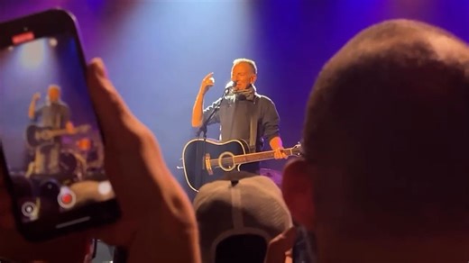 Bruce Springsteen makes surprise appearance at Minneapolis solidarity show