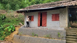 Finishing wooden windows, painting wooden doors Ly Thi Duyen | Single Mom