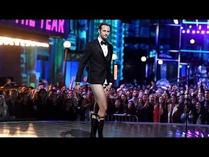 NSFW: Alexander Skarsgard Goes Pantsless on Stage at the MTV Movie Awards