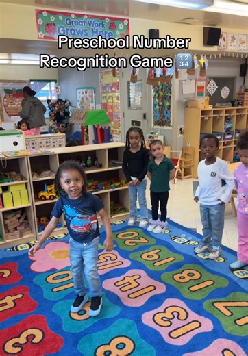 Hop to the number! 🔢👣 A fun, active way to practice number recognition with preschoolers. #preschoolactivities #earlylearning #numbers #prek #fyp