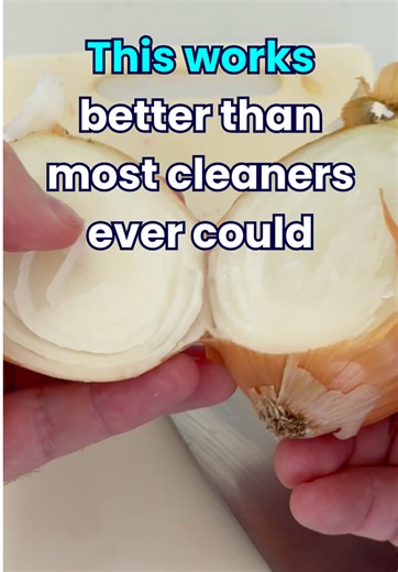 Onions contain natural acids and antibacterial properties that make them surprisingly useful for certain cleaning tasks. Here are 10 ways onions can be used as a cleaner at home 1️⃣ Remove rust from knives Slice an onion and repeatedly stab or rub the blade into it. The natural acids help loosen light rust spots. Rinse and dry thoroughly afterward. 2️⃣ Clean grill grates Rub half an onion over hot grill grates (use a fork to hold it). It helps break down grease and residue. 3️⃣ Deodorize cutting