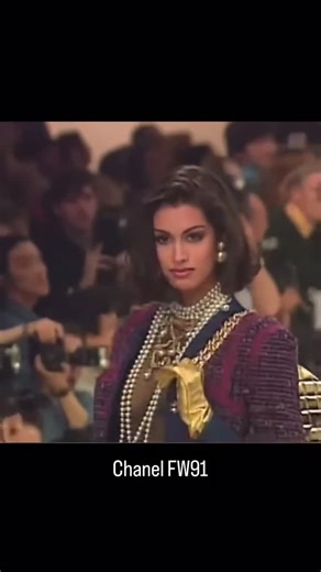 Fashion & everything Fashion ✉️ིྀ on Instagram: "Chanel fall winter 1991 #chanel#fashion#runway#90sfashion"