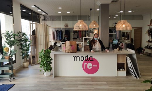 Moda re- | Cáritas