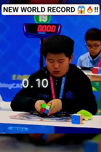 New World Record Of 2x2 Rubik's Cube Solve In 0.39 Seconds 😱🔥!! #shorts #viral #trending #shortsfeed