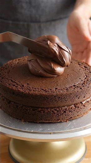 how to do icing on chocolate cake ||ASMR|| #oddlysatisfying #howtomakechocolateathome