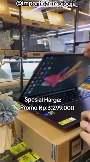 Asus Vivobook K16 Prosesor: Intel® Core™ i7-13620H (2.4 GHz, cache hingga 4.9 GHz, 10-core/16-thread). Grafis: NVIDIA® GeForce RTX™ 3050 Laptop GPU dengan VRAM 4GB GDDR6. Memori (RAM): 16GB DDR4 Penyimpanan: 512GB M.2 NVMe™ PCIe® 4.0 SSD. Layar: 16.0 inci, WUXGA (1920 x 1200) dengan rasio aspek 16:10, panel IPS-level, dan refresh rate 144Hz. Kondisi Baru (new) Garansi Resmi 2Tahun Promo Rp 3.299.000 🇮🇩 Siap kirim kirim se Indonesia 📲Order Cek WA Di BIO 🏢Outlet : Ruko Raflesia Babarsari Squar
