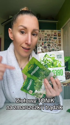 Medalis fizjoterapia@Spa on Instagram: "**Naturalny tonik do twarzy z oregano, goździków, tymianku i rozmarynu** 🌟 Ten tonik to skuteczny sposób na pielęgnację skóry twarzy dzięki jego właściwościom antyseptycznym, kojącym i odżywczym. Oto jak go przygotować: ### **Składniki:** - 1 łyżka suszonego oregano - 1/2 łyżeczki goździków - 1 łyżka suszonego tymianku - 1 łyżka suszonego rozmarynu - 250 ml wody ### **Przygotowanie:** 1️⃣ Zagotuj wodę i zalej nią zioła. 2️⃣ Przykryj i zaparzaj przez około