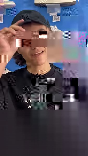 13K views · 135 reactions | United Collection, qui avait déjà une boutique en ligne, est le fruits de trois jeunes entrepreneurs qui souhaitent faciliter l'accès aux chaussures de collection en région. | ICI Saguenay–Lac-Saint-Jean | Facebook