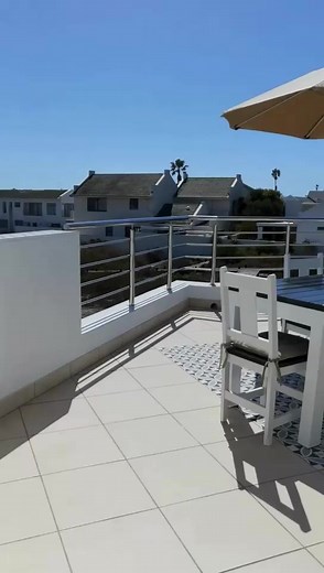 ⛱️ SHELLEY POINT, St HELENA BAY Enjoy the spectacular sea view over the Atlantic Ocean from your balcony! This unique apartment (non-smoking) is a self-catering holiday apartment situated in Shelley Point (within a golf estate – all rules to adhere to) in St Helena Bay on the West Coast. It is walking distance to the beach. This 2-bedroom apartment can sleep 6 guests and is situated on the first floor of the owner’s home. Ideal for a family of 6. Available December at R3500 per night. 🐚 VIEW an