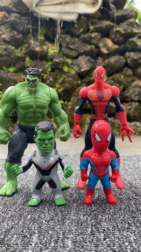 “Spider-Man and Hulk transform into powerful giants.” #hulk #marveltoys #toys