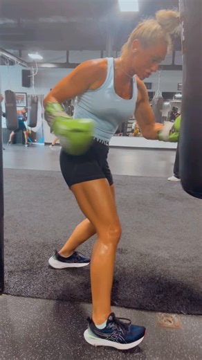 TMX BOXING on Instagram: "#HeavyBagWork #TMXBoxing #BoxingGym #QuincyMA #BoxingTraining #BoxingWorkout #HitTheBag #BoxingDrills #FitnessMotivation #BoxingLife #HIITWorkout #WomenWhoBox #BostonFitness #PunchItOut #StressRelief #FightForIt #TMXStrong #TrainLikeABoxer #BoxingCommunity #GymLife"