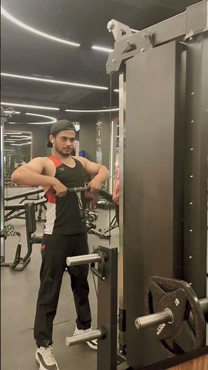 Shoulder workout: Lateral Raises for stronger, more defined shoulders. Try it out now!