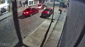 Morón: lo cruzaron para robarle el auto y se defendió a los tiros