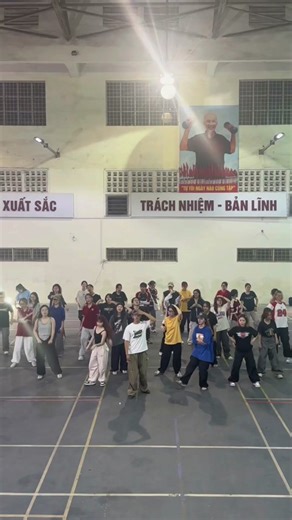 VĨBE UNI TOUR tại FTU cùng anh @lf.quoctit. FTUers đã cháy hết mình với dc @lf.anhmy🔥 #ftu #ftudancingclub #hopondashow #hiphop #quoctit #lastfirecrew #locoagency #vĩbeunitour #dance #trending