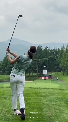 Golf Fashion Tips: Stylish Outfits for Female Golfers