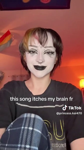 i just love the charlie charlie kirky idk it just makes me smile #alt #alternative #goth #gothmakeup #altmakeup and its a perfect loop i love it