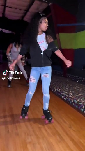Slow set 🔥🔥🔥🔥@Zari.iaa #atl #skatezone #atlrydin #atlanta #skating #atltok #skatetok #skate #zone #skates #skatingrink #rink #rydi Cn #ryde #atlride #rollerskating #rollbounce #trap #duo #fyp #fy #fyp= #foryou #foryoupage #viral #viralvideo #viraltiktok #tiktok #explorepage #blowthisupforme