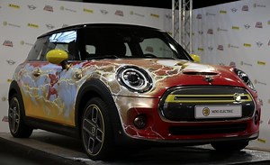 Este Mini Electric especial celebra los 80 años del superhéroe Flash
