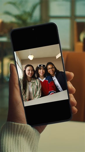 Delete or add objects to your photos just with a click. Galaxy AI makes you life easier and your photos perfect! #GalaxyAI #S25 FE | Samsung