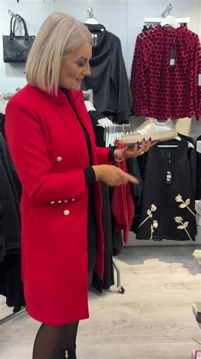 BLACK FRIDAY OFFERS 😍😍 PRIVATE MESSAGE V2 PAGE TO ORDER OR CALL V2 FROM 10AM ☎️ 074 9725487 FROM NORTHERN IRELAND( 353 74 9725487) NO RETURNS ON SALE ITEMS DPD Next day Delivery nationwide 🚚 Postage also available to the UK, Scotland & Wales 🚚 #v2boutique #autumnwinter #blackfriday | V2 Boutique by Verve