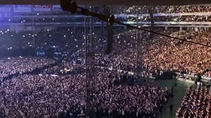 92K views · 1.4K reactions | オアシスと日本のオーディエンスによる、16年ぶりの大合唱。 ♫Don't Look Back In Anger --- #oasislive25 #オアシス来日2025 | Sony Music Japan International | Facebook