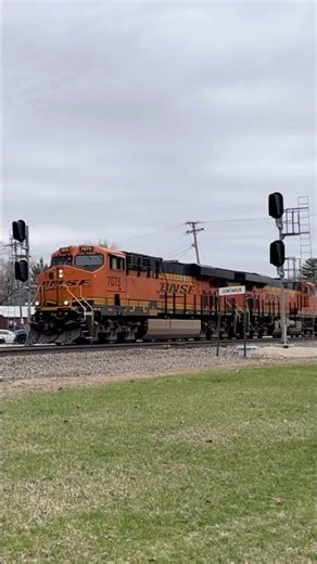 UP AC44 trailing on BNSF Z