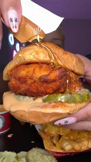 Is Dave's Hot Chicken London Worth the Hype? 🍗 UK Review & Prices #daveshotchickenuk #mukbang #asmr