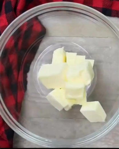 4 Ingredients. 2 Steps. ZERO Fail. This Peanut Butter Fudge is smooth, creamy, and downright addictive. 💕 •⁠ ⁠1 cup creamy peanut butter •⁠ ⁠1 can (14 oz) sweetened condensed milk ...... Full Recipe 👇 | Testy Homemade Recipes