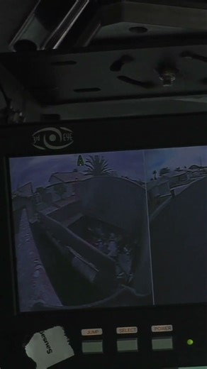 Fast slamming packer blade! #garbagetruck #automobile #republicservices